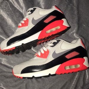 Air Max Nike Kids 6Y/ Women 8